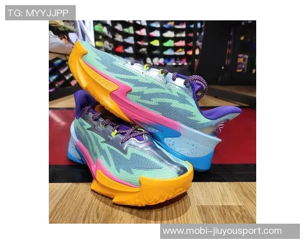 库里圣诞配色CurrySeries7球鞋曝光球鞋博主分享独特设计细节